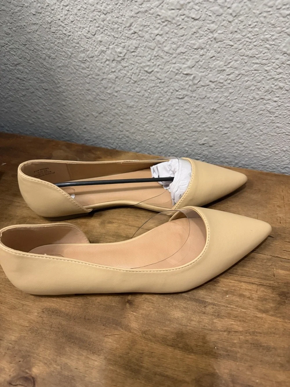 Pointed Toe Women's Flats in Beige size 8.5